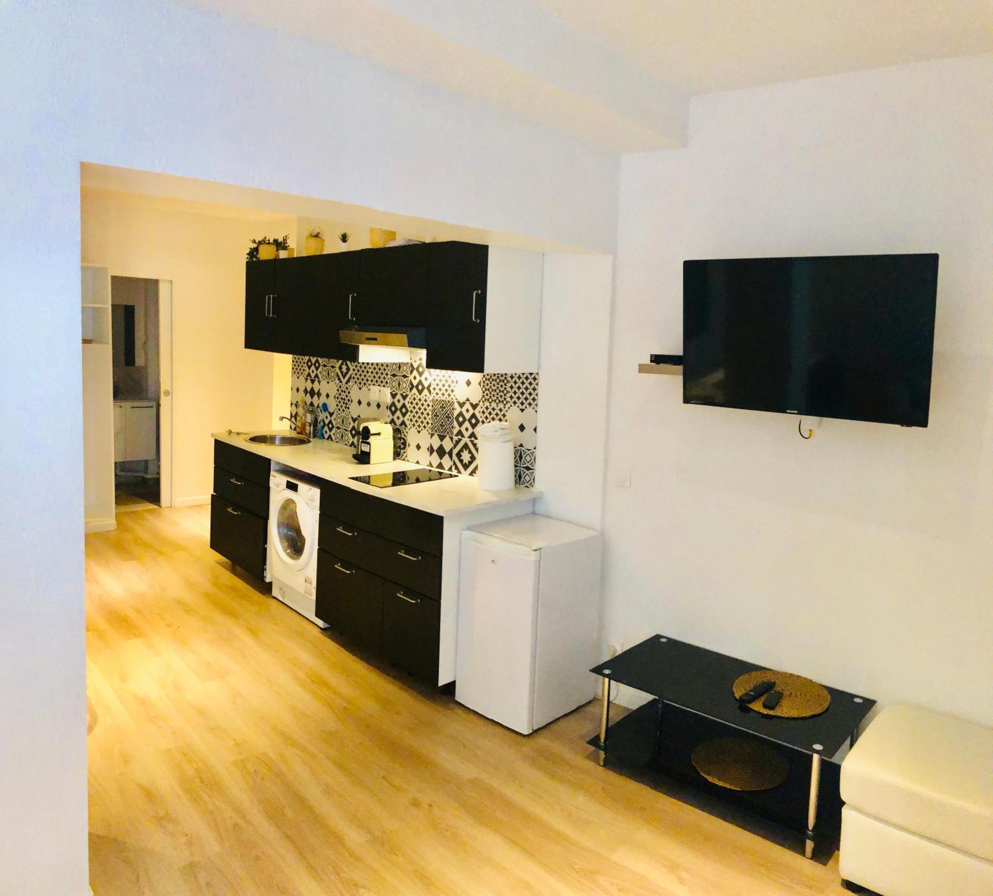 Metro Gambetta Apartment Париж Екстериор снимка