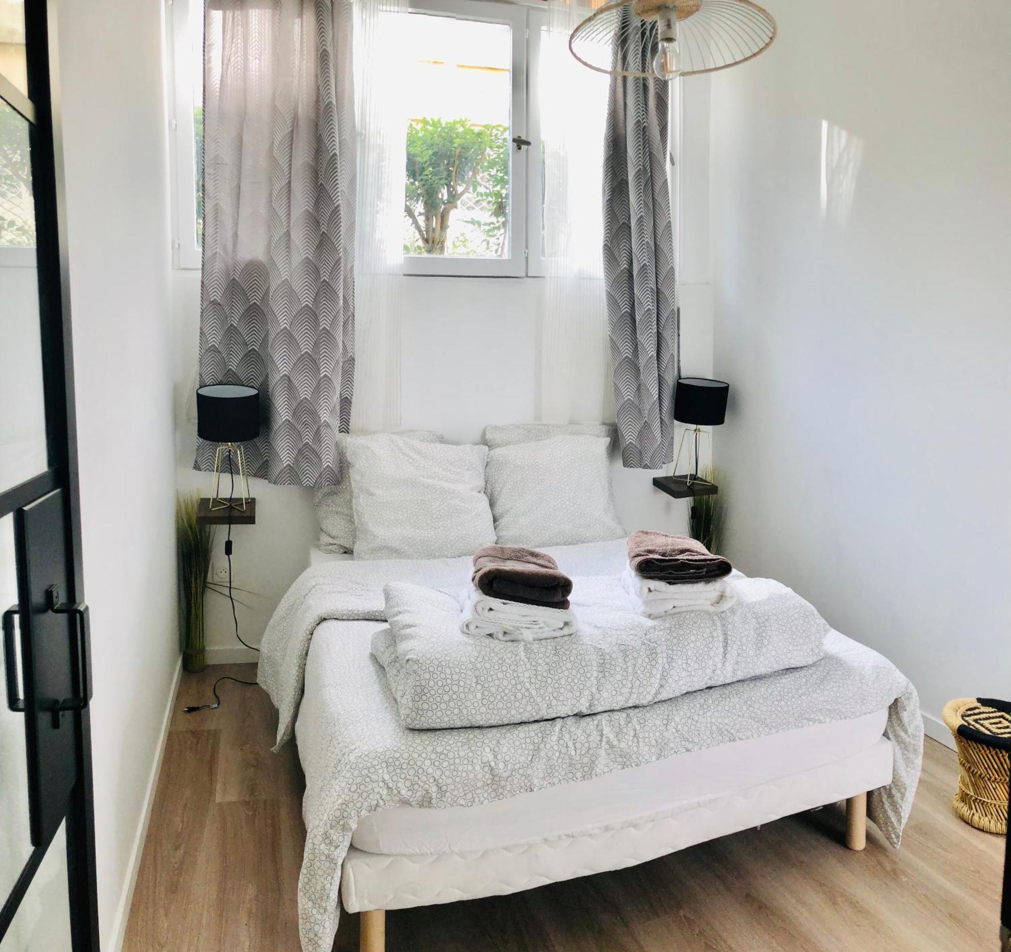 Metro Gambetta Apartment Париж Екстериор снимка