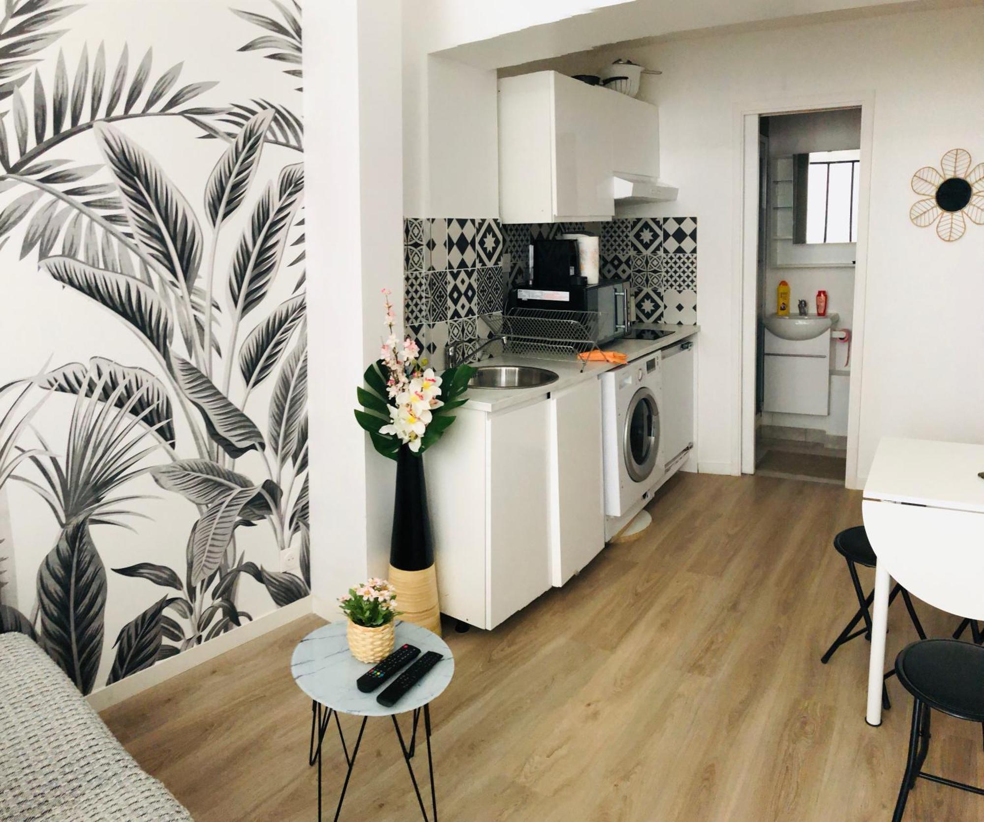 Metro Gambetta Apartment Париж Екстериор снимка